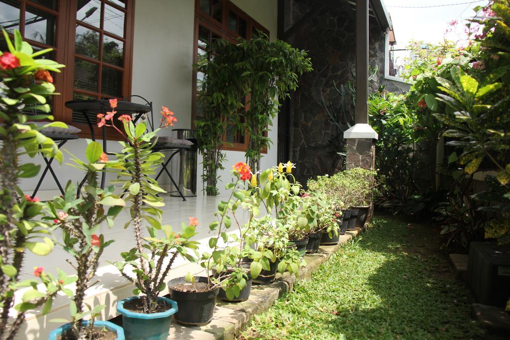 Bed And Breakfast Tomang Yakarta Exterior foto